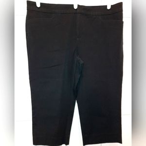 Chaps women’s 16 black everyday favorite slimming fit capri pants EUC